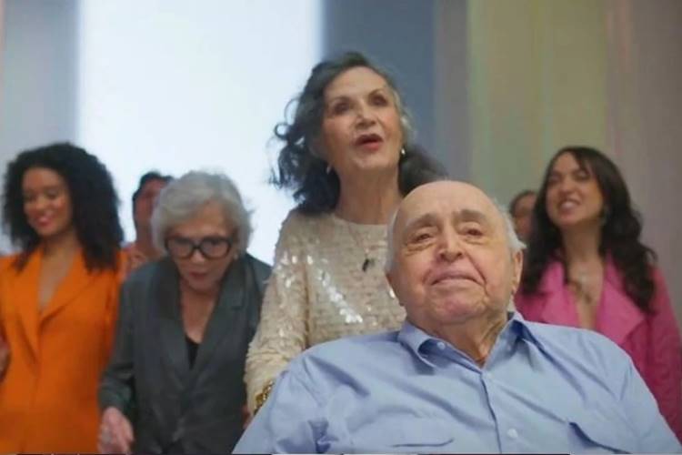 Mauro Mendonça na vinheta de fim de ano da Globo Mauro Mendonça na vinheta de fim de ano da Globo. (Foto: reprodução/Globo)