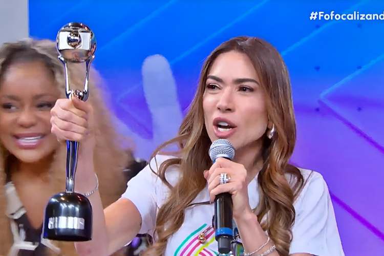 Patrícia Abravanel aparece de surpresa no ‘Fofocalizando’ para falar dos bastidores do ‘Melhores do Ano’ e deixa apresentadores chocados