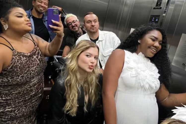 Raquel Brito se manifesta após rumores de gravidez