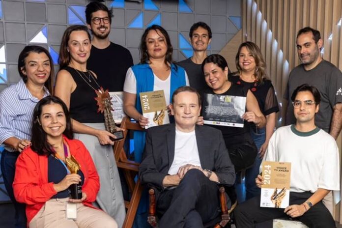 Roberto Cabrini com sua equipe Roberto Cabrini com sua equipe
