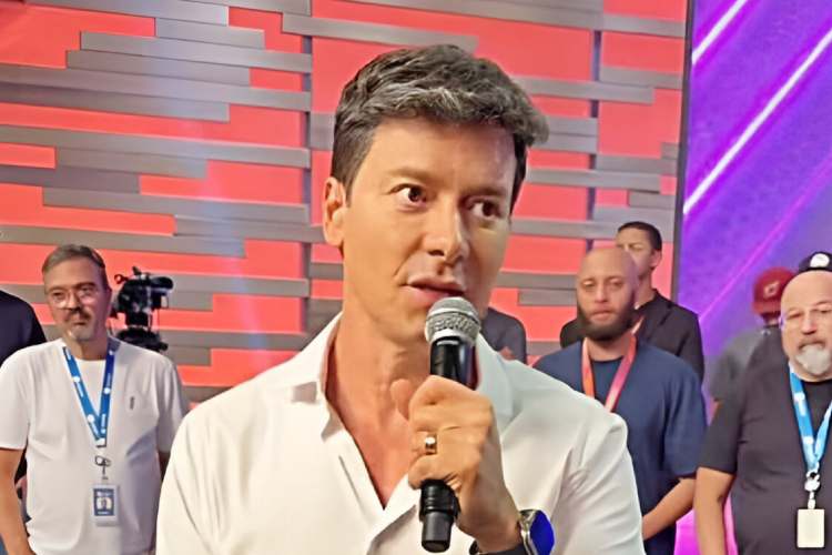 Emocionante! Saiba como foi o último dia de gravação do Rodrigo Faro na Record após anúncio de saída