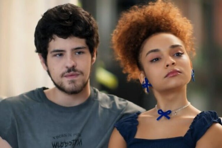Tomás (Paulo Mendes) e Evelyn (Gi Fernandes) em Mania de Você
