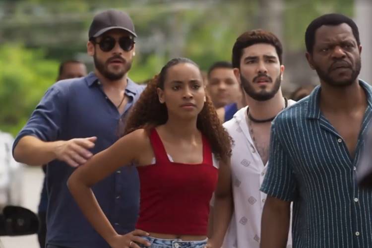 Mania de Você: Viola bate de frente com Mavi e tenta impedir demolição da comunidade