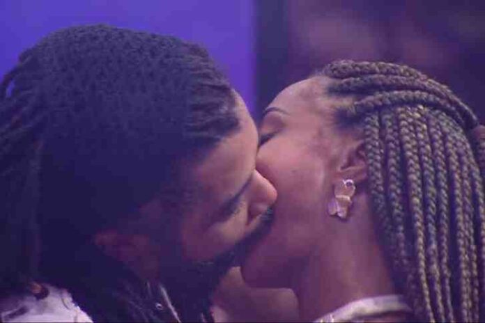 Diogo e Aline se beijando no BBB25 Diogo e Aline se beijando no BBB25 (Reprodução/Globo)