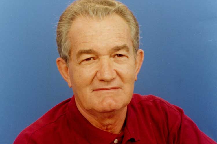 Léo Batista recebe homenagem da Globo em velório