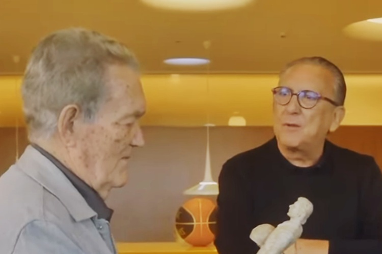 Galvão Bueno lamenta morte de Léo Batista e presta homenagem: ‘Continuará vivendo sempre’