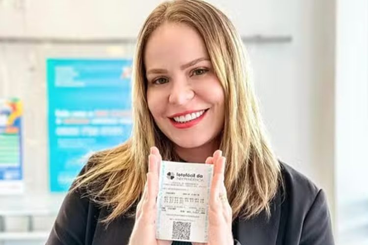 De novo! Ex-BBB Paulinha Leite ganha bolada ao acertar números da Mega da Virada