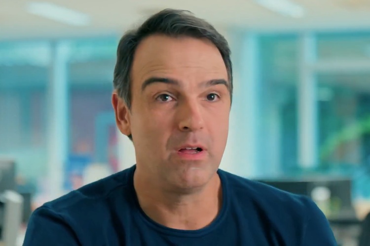 Tadeu Schmidt é garantido no comando do Big Brother Brasil até 2027