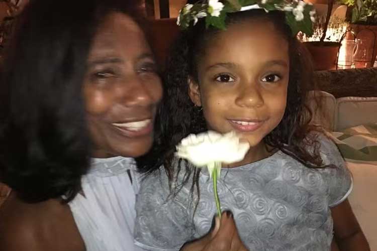 Filha de Glória Maria faz desabafo após 2 anos da morte da mãe: ‘Saudades todos os dias’