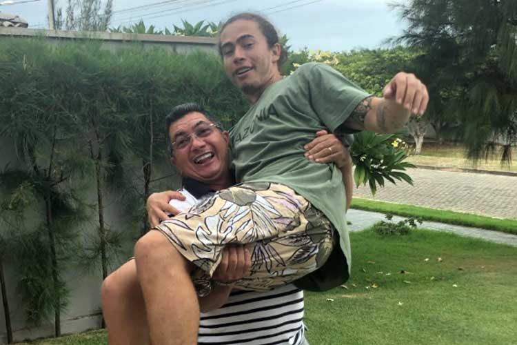 Pai de Whindersson Nunes abre o coração ao falar sobre internação do filho: ‘Já havia feito esse pedido’