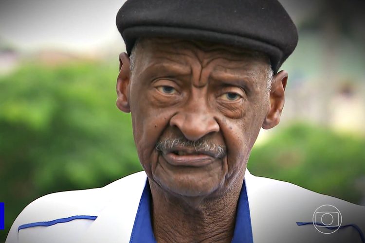 Morre Seo Carlão, fundador da Unidos do Peruche, aos 94 anos