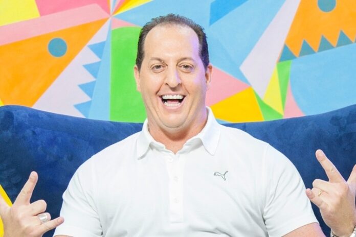 Benjamin Back Benjamin Back comanda o Arena SBT - Foto: Divulgação