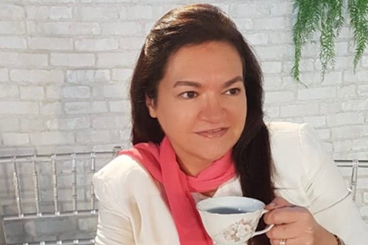 Débora Miranda, cantora gospel, é internada após sofrer infarto