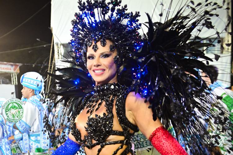 Carnaval 2025: Viviane Araujo surge deslumbrante como rainha de bateria da Mancha Verde