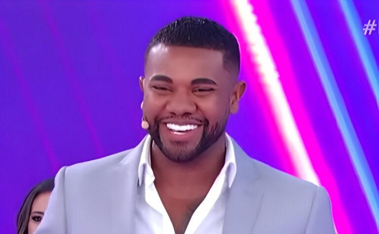 Davi Brito anuncia primeira paternidade: “Papai calabreso está na área”