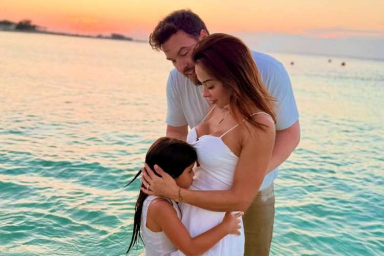 Maira Cardi com a filha e o marido, Thiago Nigro (Reprodução/Instagram)