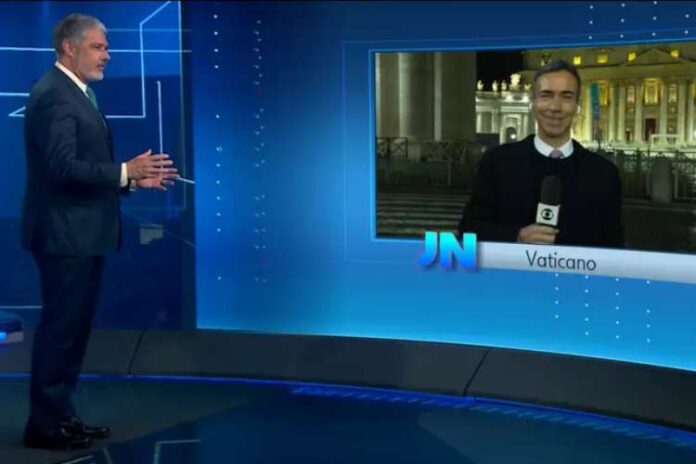 William Bonner interagindo com Cesar Tralli (Reprodução/Globo)
