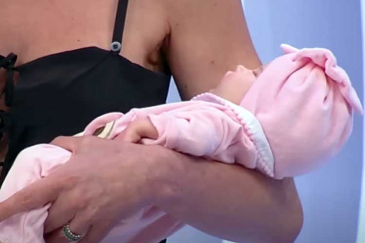 Moda do bebê reborn ganha força e internautas opinam nas redes sociais: ‘Passar vergonha’