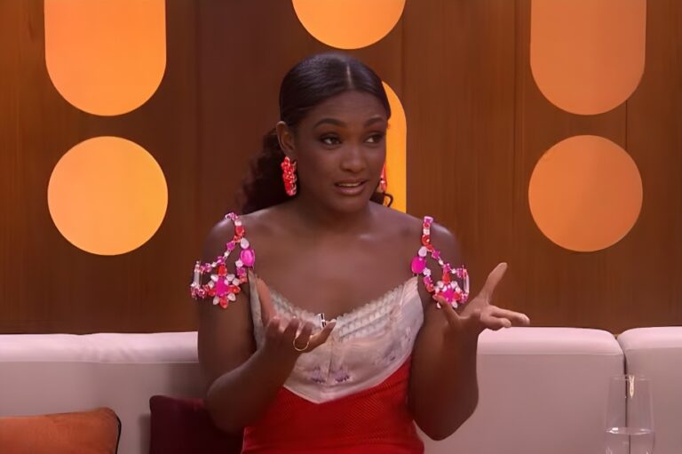 Erika Januza estreia em programa de Eliana e se emociona: “Sem perspectivas”