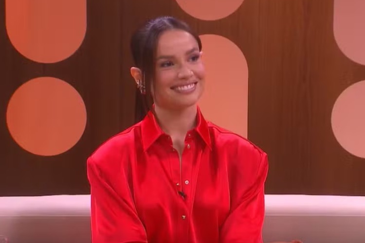 Juliette assume o comando do ‘Saia Justa’ e se emociona ao lado de Eliana