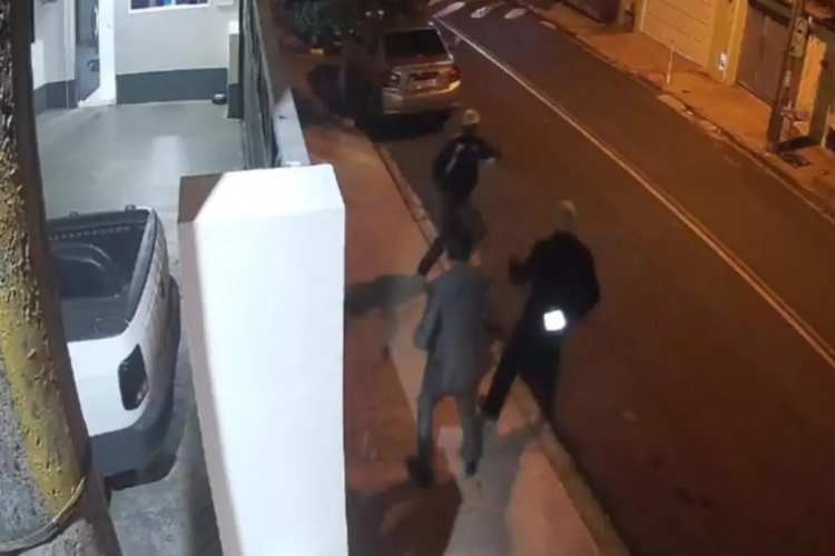Apresentador da Record sofre atentado ao deixar emissora em SP; veja o vídeo do momento