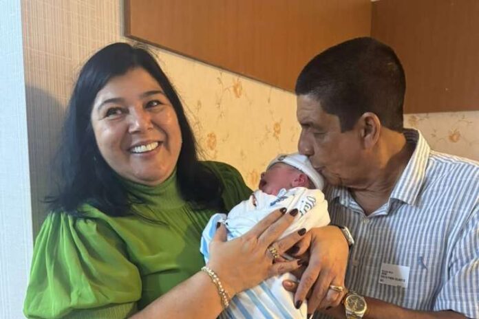 Zeca Pagodinho em foto com o neto Zeca Pagodinho em foto com o neto (Reprodução/Instagram)