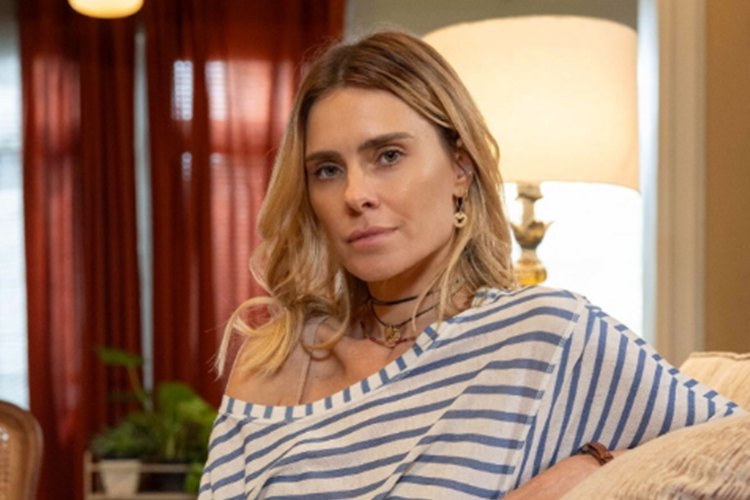 Carolina Dieckmann revela que ficou por anos nas mãos de consagrado autor