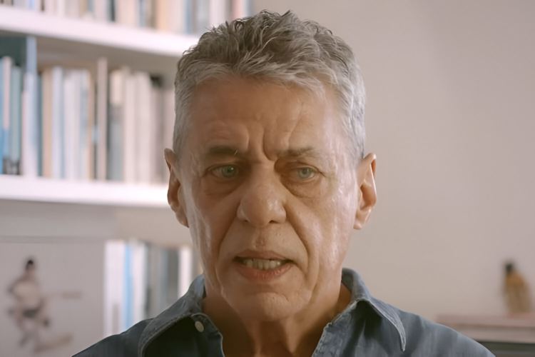 Chico Buarque enfrenta cirurgia após ser hospitalizado no Rio de Janeiro: “Fica em observação”