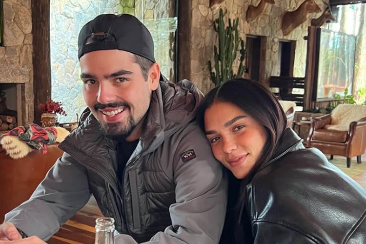 João Silva surge em clima de romance com Isabella Kherlakian