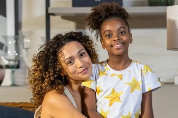 Laís (Lorena Lima) e Sarita (Luara Telles) em Vale Tudo