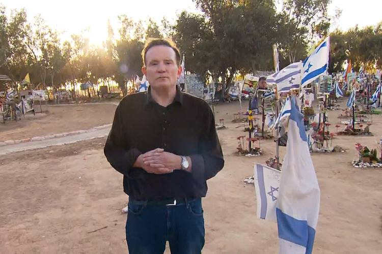 Roberto Cabrini faz cobertura especial a guerra de Israel contra o Irã e apresenta o programa diretamente do país