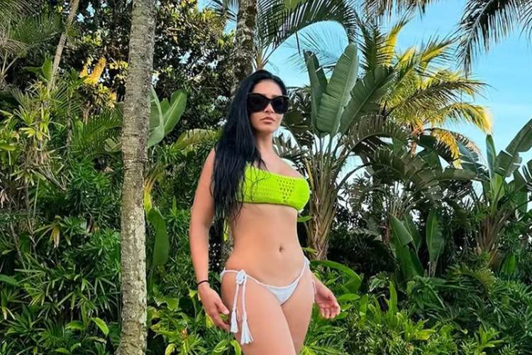 Simaria ousa e arranca elogios ao posar com biquíni de crochê: “maravilhosa”