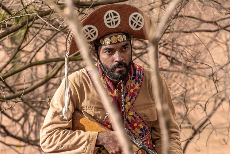 Thomás Aquino vive cangaço na alma em ‘Guerreiros do Sol’