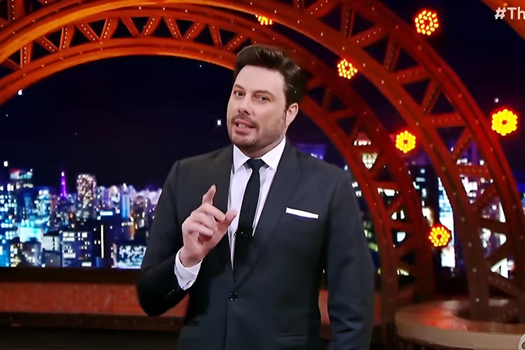 Danilo Gentili defende filha de Roberto Justus e solta o verbo no The Noite