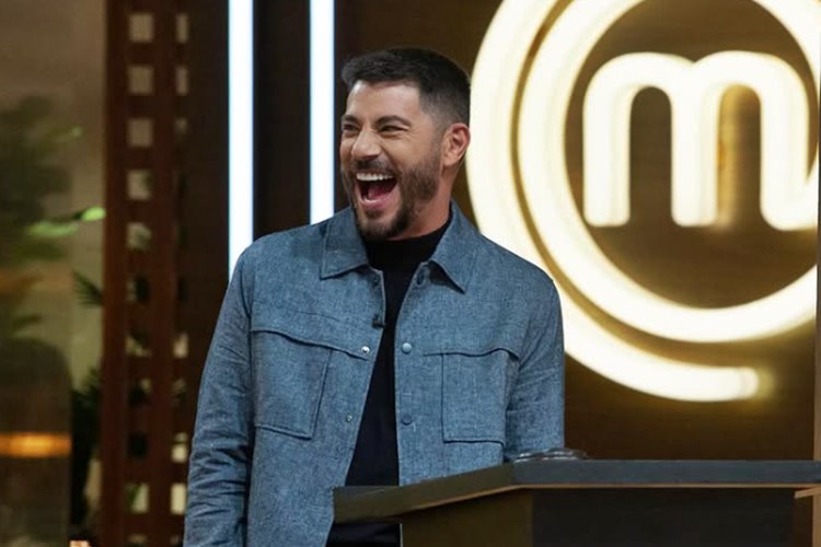 Evaristo Costa volta a TV no MasterChef Brasil e confirma desejo ao público