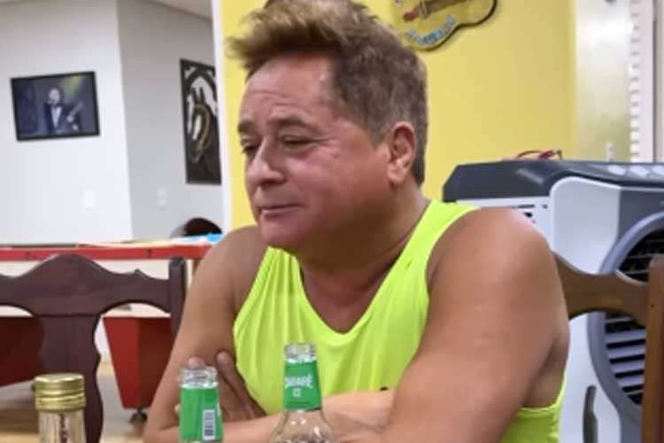 Leonardo reaparece em jogo de futevôlei após internação: ‘Recuperado’