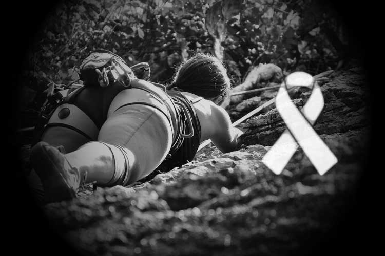 Bicampeã olímpica morre aos 31 anos após ser atingida por deslizamento durante escalada