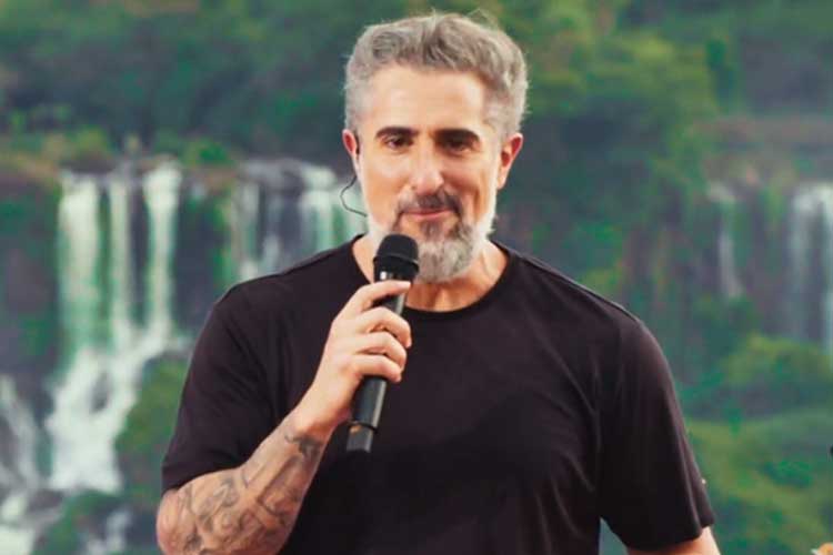Marcos Mion surge em cenário inédito no ‘Caldeirão’ e anuncia novidade: ‘Temos a honra’