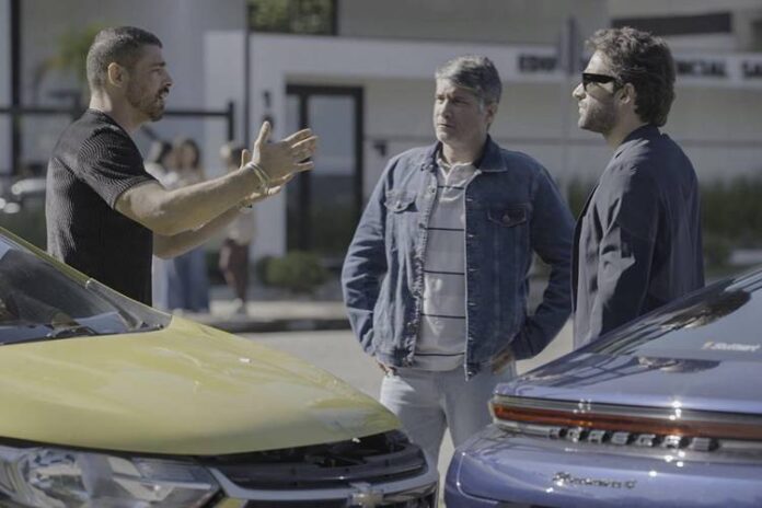 Vale Tudo - Cesar e Afonso se envolvem em acidente