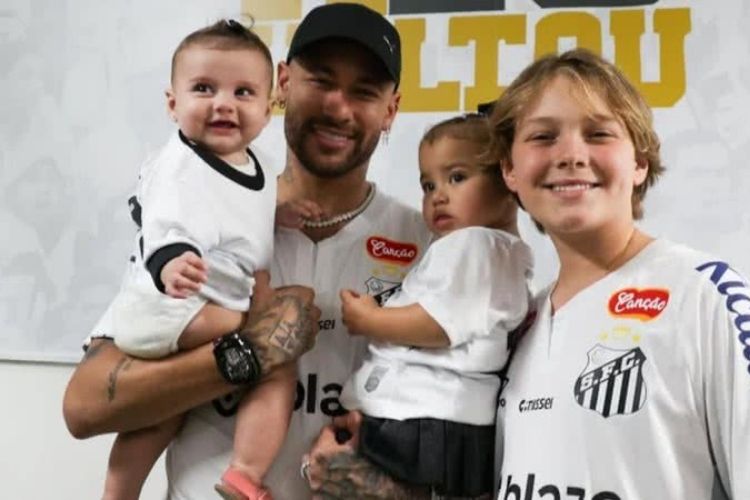 Neymar e filhos