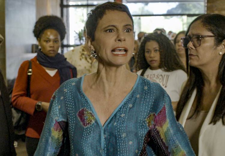 Celina (Malu Galli) consegue impedir tragédia com maionese contaminada - Globo/Leo Rosário