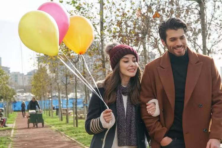 ‘Dolunay’, novela estrelada por Can Yaman e Özge Gürel estreia no Globoplay