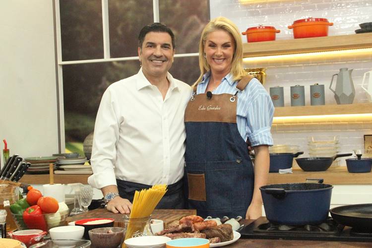 Ao lado de Ana Hickmann, Edu Guedes retorna ao “Fica Com a Gente” ao vivo na RedeTV!