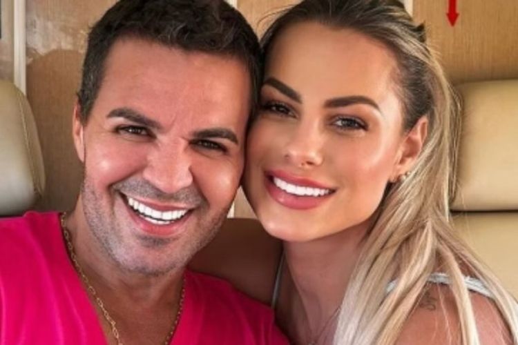 Eduardo Costa manda esposa trocar de roupa e ela obedece a ordem: ‘Tem que acatar’
