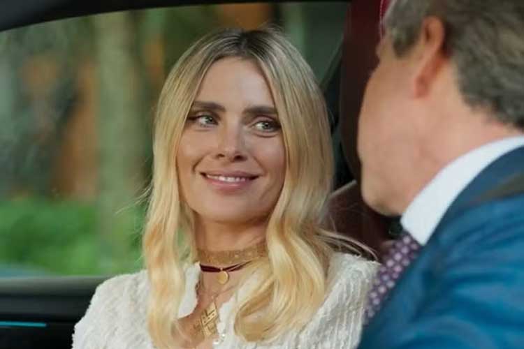 ‘Vale Tudo’: entenda o significado especial da medalha usada por Leila na novela