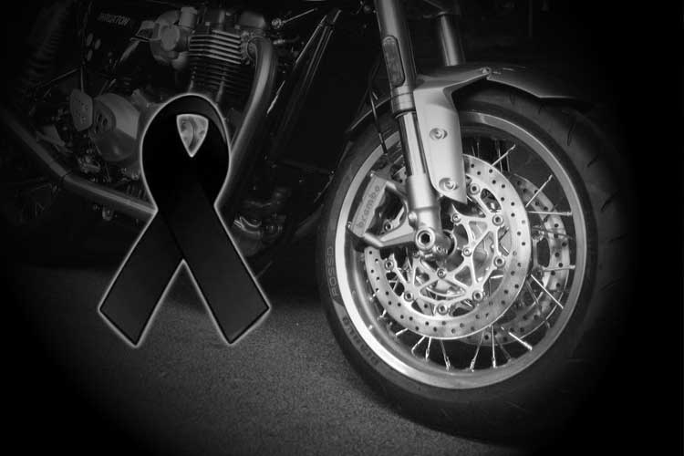 Influenciador que deu a volta ao mundo de moto morre em grave acidente