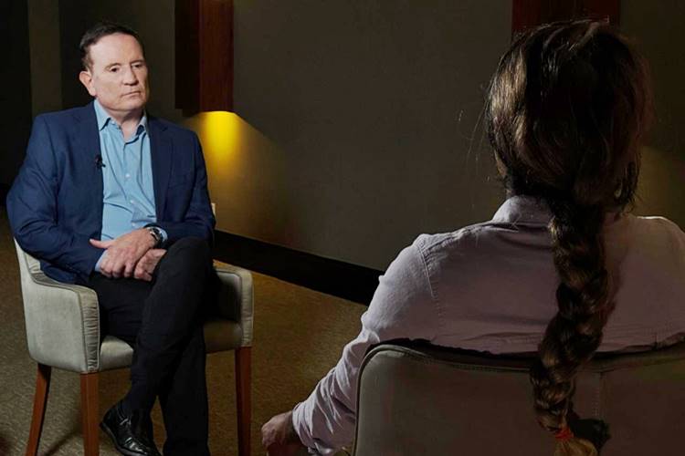 Cabrini entrevista com exclusividade jovem agredida por mais de 60 socos