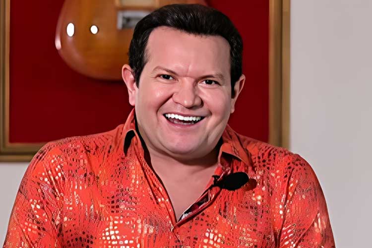 Ximbinha volta às origens e resgata o icônico topete loiro