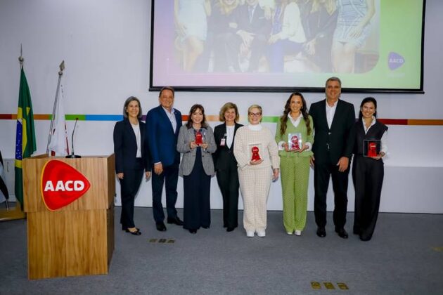 AACD faz homenagem para Silvio Santos