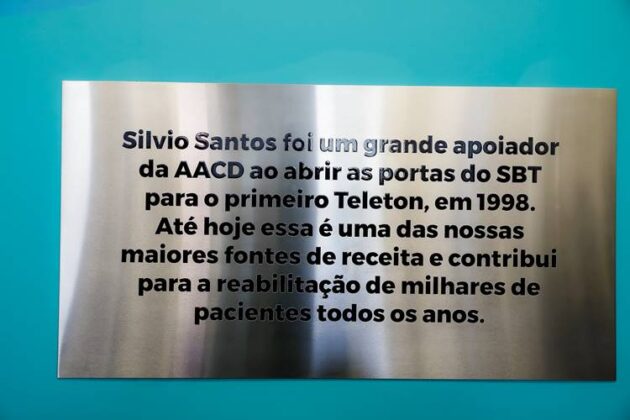 AACD faz homenagem para Silvio Santos
